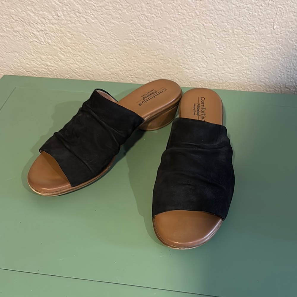 Comfortview Black Mules with Woven Design